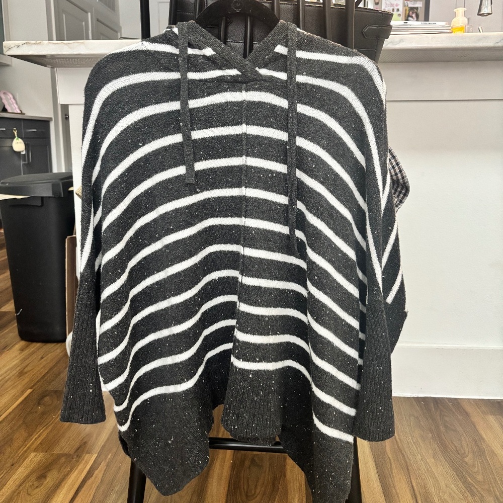 Extra Small Black and White Loft Poncho Sweater